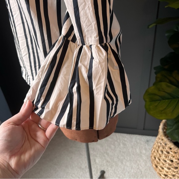 Alice + Olivia Bernice Variegated Stripe Top size small - Picture 4 of 9